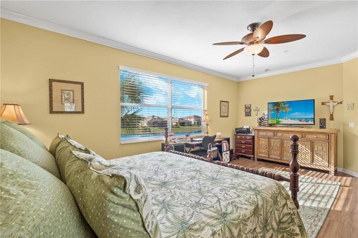 Spectacular lake views from your bed
