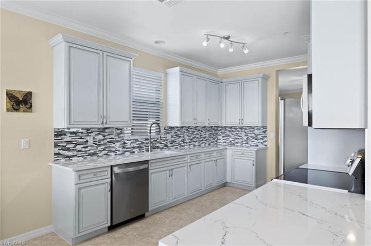 Impressive white quartz countertops