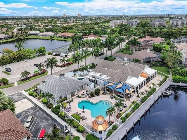 St Charles ClubTennis, bocce, shuffleboard, bar, restaurant, cabana/ party room and heated pool- all marina front.