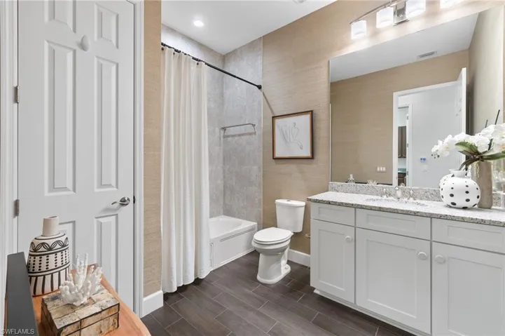 9390  Isla Bella  CIR, Bonita Springs, FL 34135