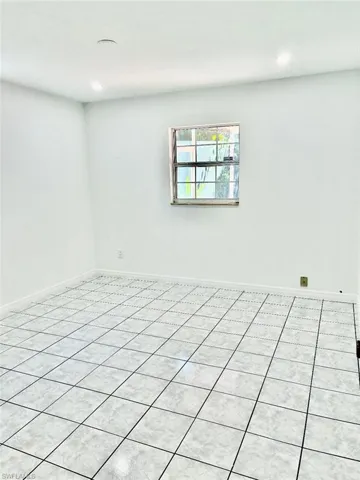 Tiled spare room with baseboards
