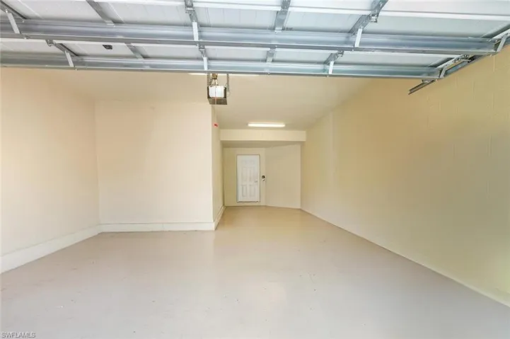 Garage with 3 parking spaces