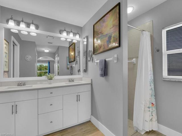 Primary bedroom  bathroom