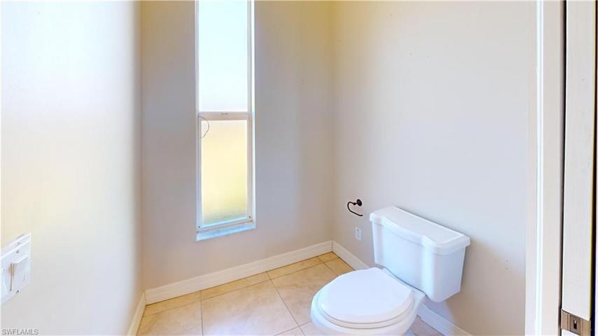 Primary suite toilet room