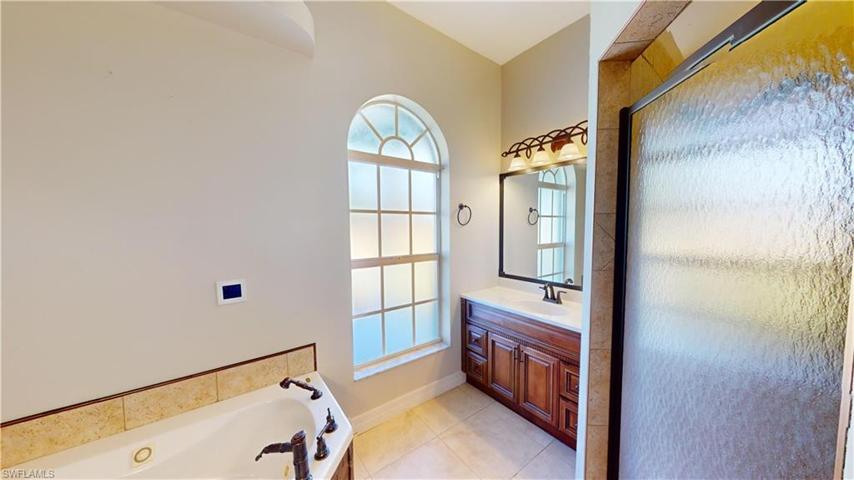 primary on suite bathroom showing second sink and shower