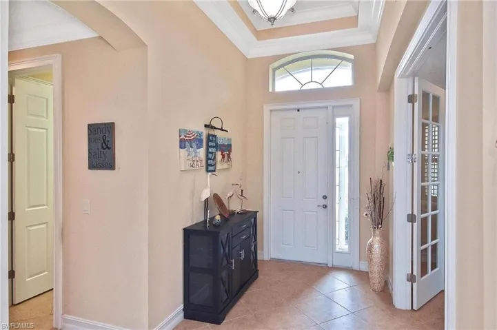 FRONT DOOR WITH SCREEN ENTRY