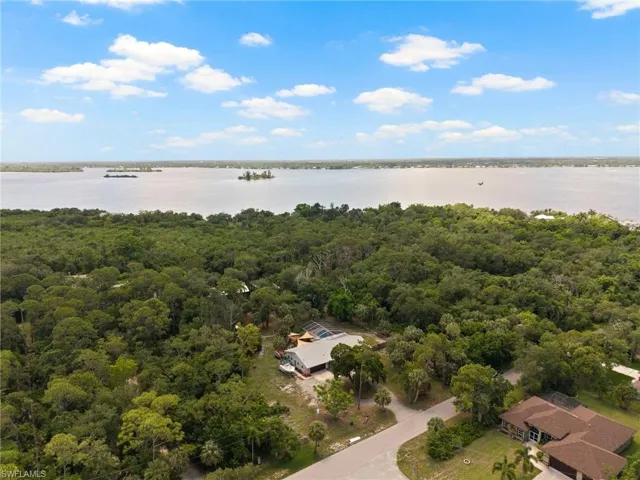 Bird's eye view of Home and Caloosahatchee River