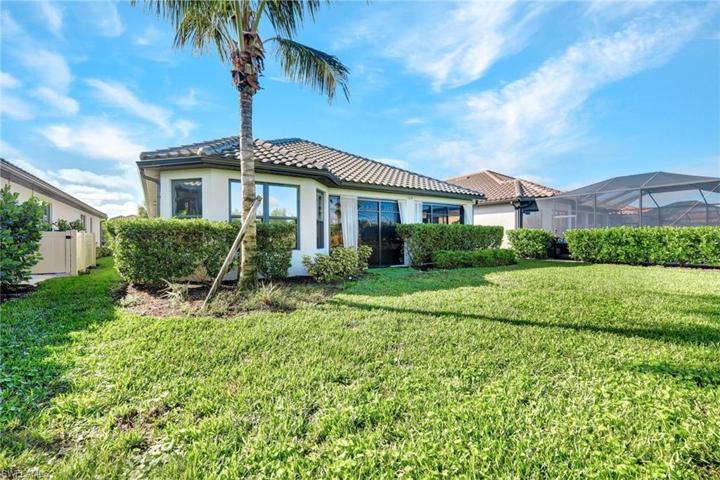 Welcome home to 11760 Canal Grande Dr Fort Myers
