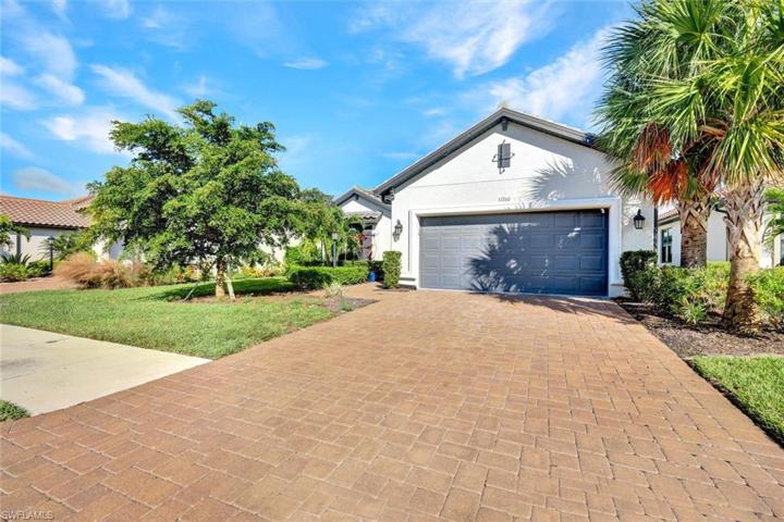 Welcome home to 11760 Canal Grande Dr Fort Myers