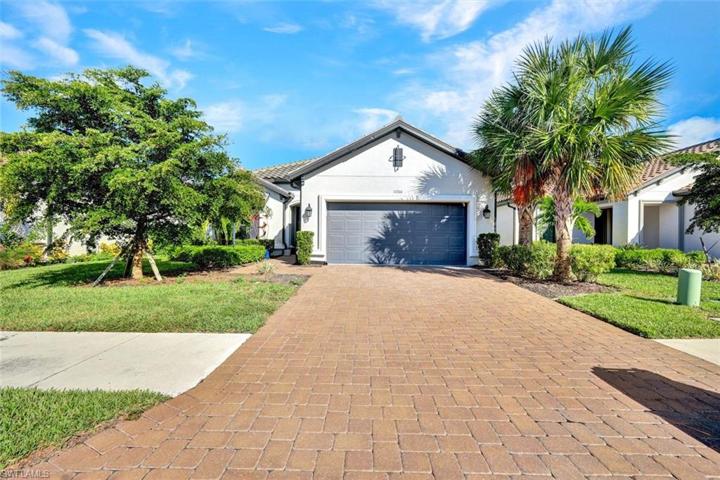 Welcome home to 11760 Canal Grande Dr Fort Myers