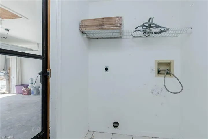 Laundry area with washer hookup and electric dryer hookup