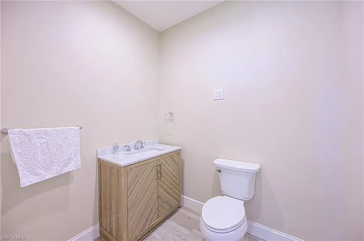 downstairs 1/2 bath