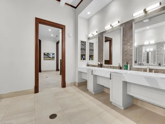 Men's Locker Room