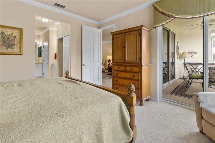 4884 Hampshire CT # 202, NAPLES FL 34112