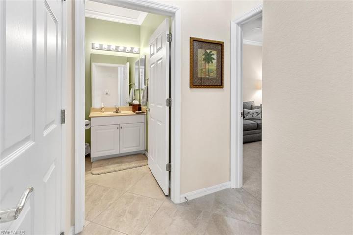4884 Hampshire CT # 202, NAPLES FL 34112
