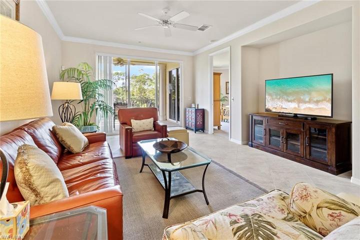 4884 Hampshire CT # 202, NAPLES FL 34112