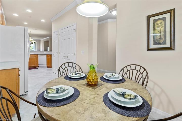 4884 Hampshire CT # 202, NAPLES FL 34112