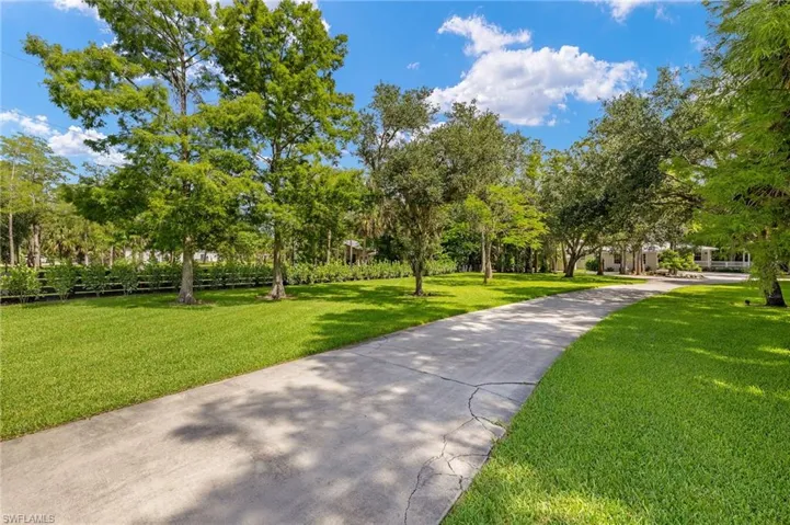 5271 Cherry Wood Dr, Naples, Florida 34119