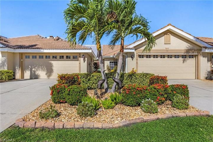 Beautifully landscaped.  Photo taken prior to new roof.