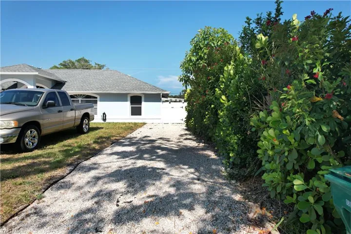 Separate Entrance & Additional Parking for Efficiency/Apartment