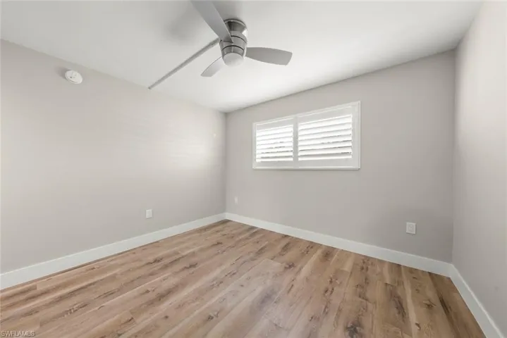 Unfurnished room featuring light wood finished floors and a ceiling fan