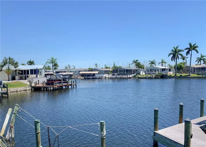 Beautiful Open Canal Views