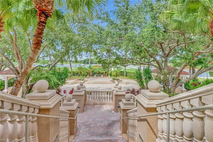 5697  Heron  LN, Naples, FL 34110