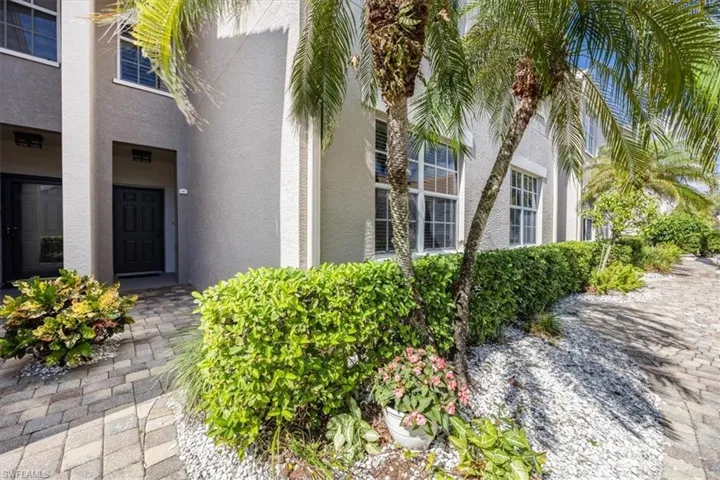 5697  Heron  LN, Naples, FL 34110