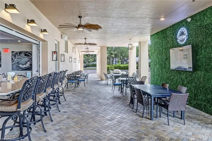 5697  Heron  LN, Naples, FL 34110