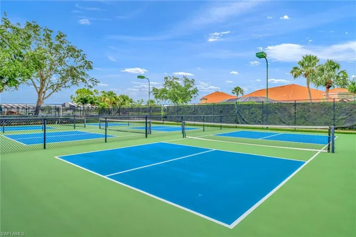 5697  Heron  LN, Naples, FL 34110