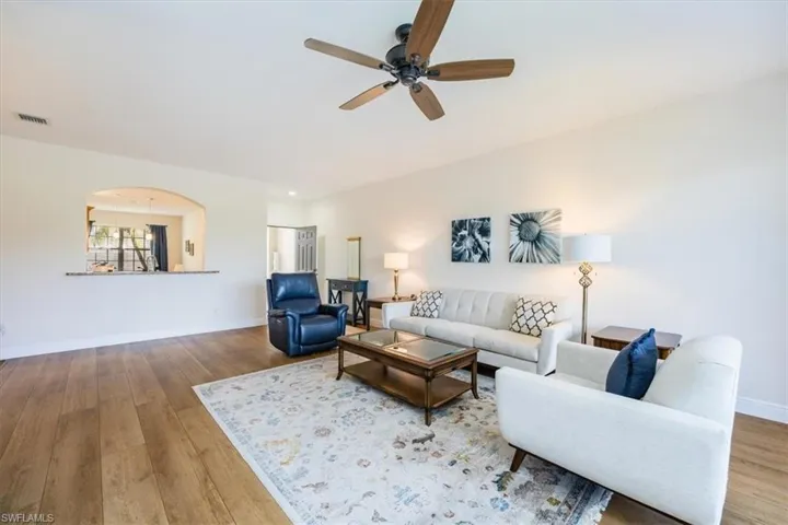 5697  Heron  LN, Naples, FL 34110