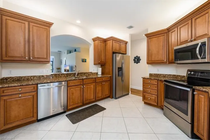 5697  Heron  LN, Naples, FL 34110