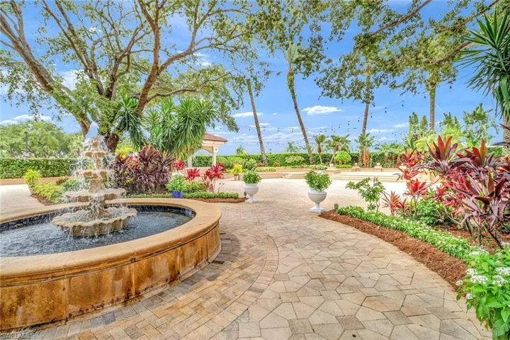 5697  Heron  LN, Naples, FL 34110