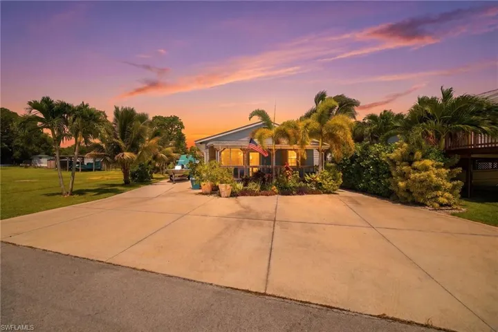 253 Worley St, Chokoloskee, Florida 34138