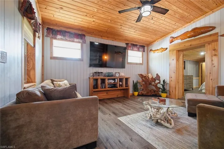 253 Worley St, Chokoloskee, Florida 34138