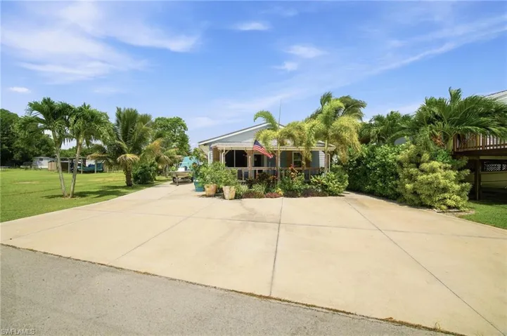 253 Worley St, Chokoloskee, Florida 34138