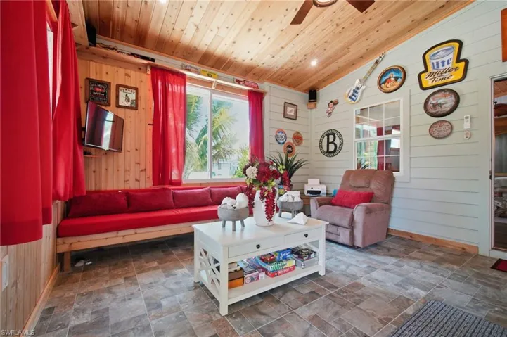 253 Worley St, Chokoloskee, Florida 34138