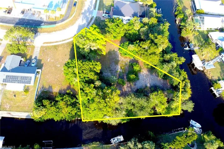 Aerial overview of property's location featuring property boundaries highlighted