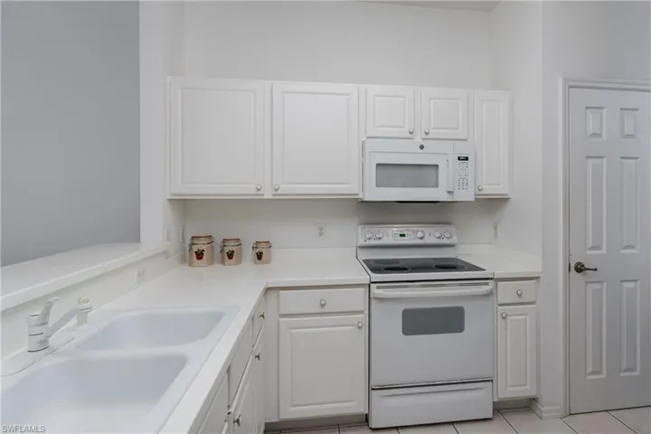 3972  Bishopwood E CT, Naples, FL 34114