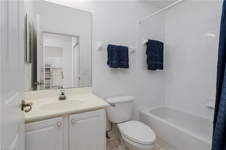 3972  Bishopwood E CT, Naples, FL 34114