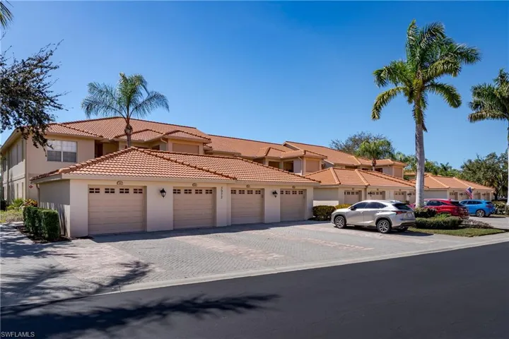 3972  Bishopwood E CT, Naples, FL 34114