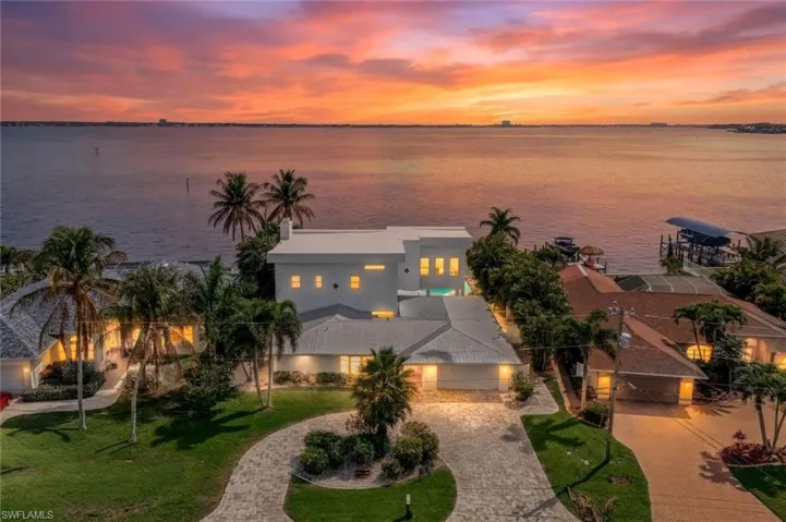 2302 SE 28th  ST, Cape Coral, FL 33904