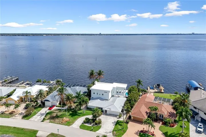 2302 SE 28th  ST, Cape Coral, FL 33904