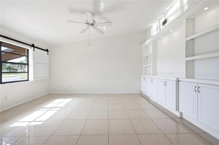 102 Round Key Cir G3, Naples, Florida 34112
