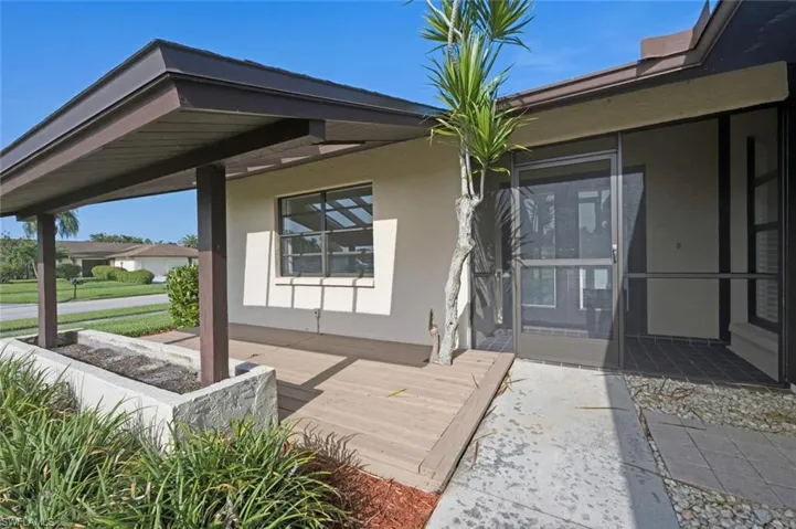 102 Round Key Cir G3, Naples, Florida 34112