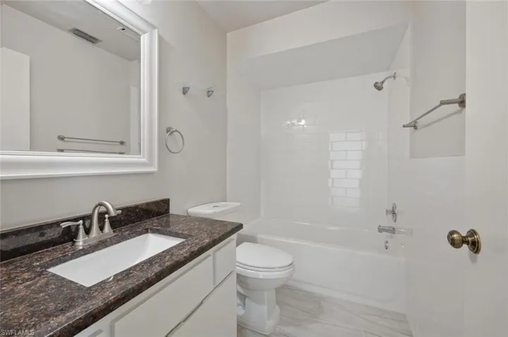 102 Round Key Cir G3, Naples, Florida 34112