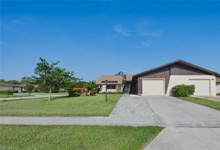 102 Round Key Cir G3, Naples, Florida 34112
