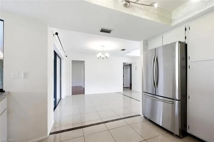 102 Round Key Cir G3, Naples, Florida 34112