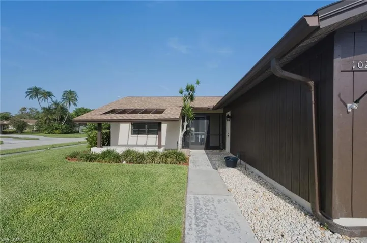 102 Round Key Cir G3, Naples, Florida 34112