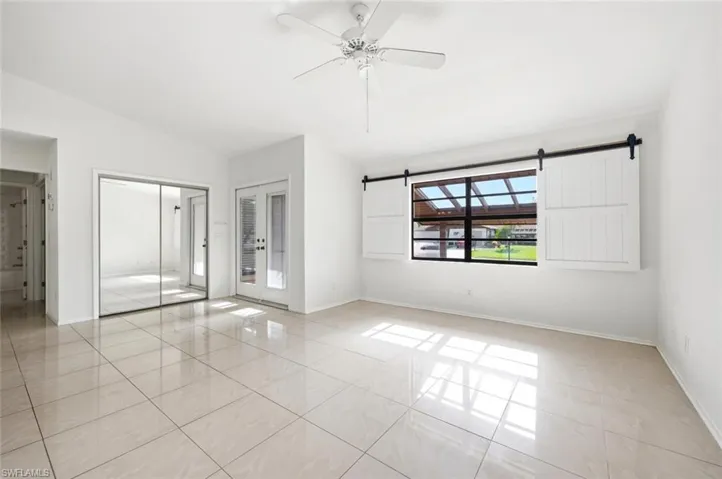 102 Round Key Cir G3, Naples, Florida 34112